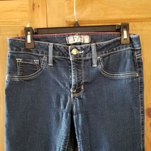 17/21 Exclusive Jeans